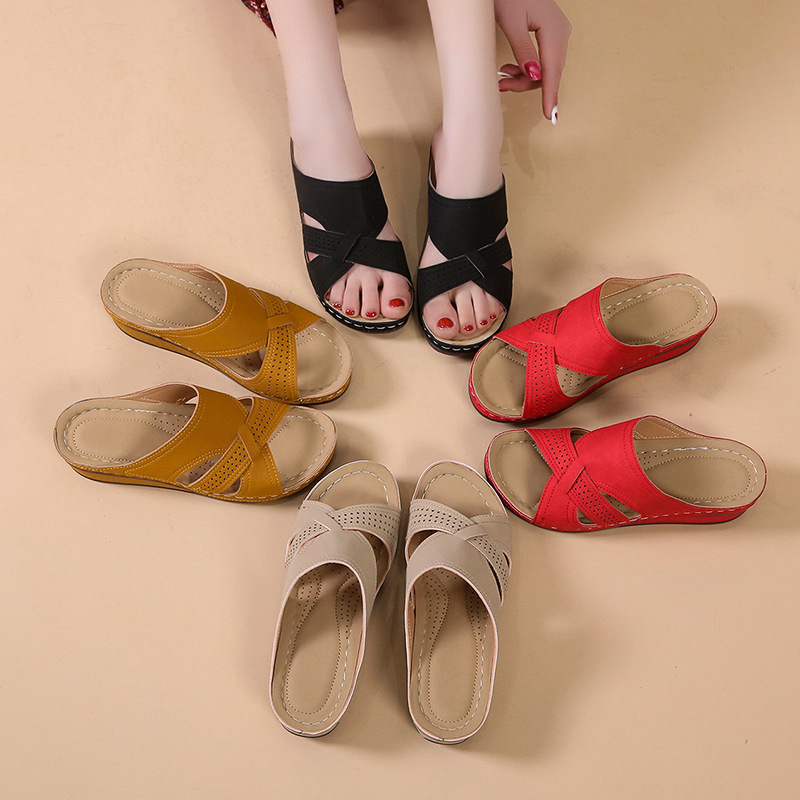 New women's summer slippers, cross-mom slippers, women's fashionable and versatile casual sandals, single shoes in stock details Picture