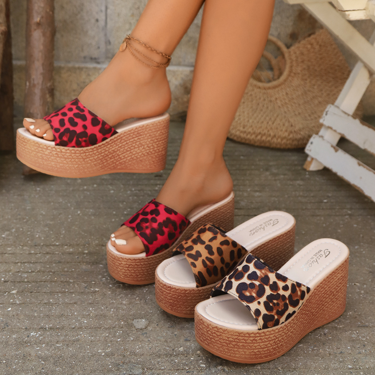 Wholesale of new summer 2024 women's thick-soled sandals, slippers and casual flip-flops, breathable Application Scenario