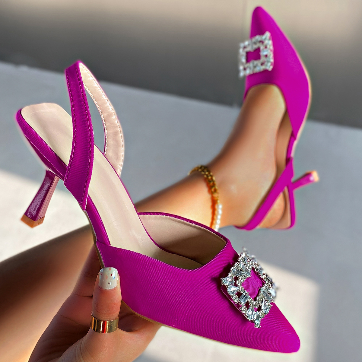 2022 autumn women's shoes, pointed-toe high-heeled metal buckle decorated, elegant fashion, thin-heeled hollow sandals in stock details Picture