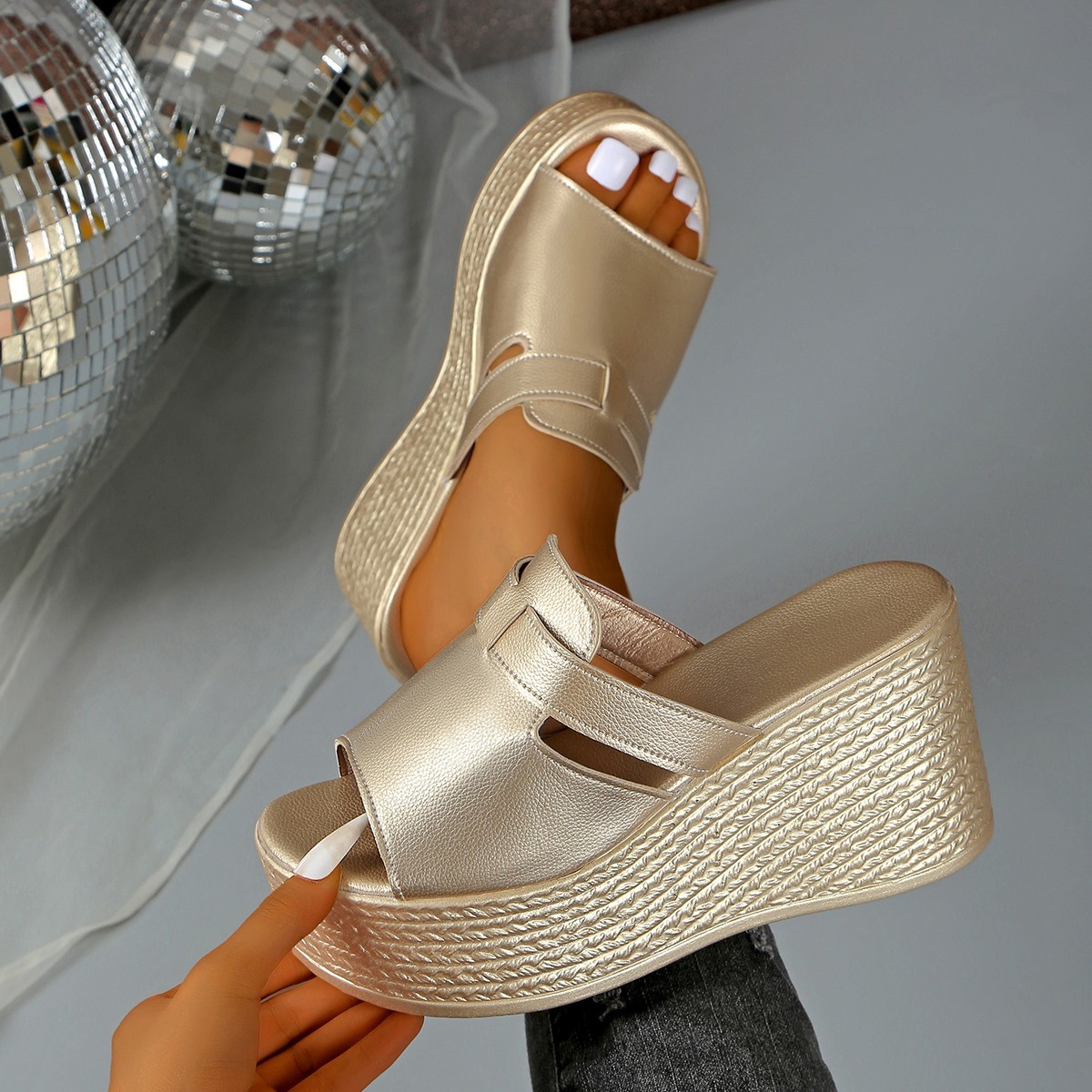 Wedge heel women's slippers, cross-border hollowed-out one-line large-sized export women's shoes 2025, independent station thick-soled sandals for Europe and America Specification drawing