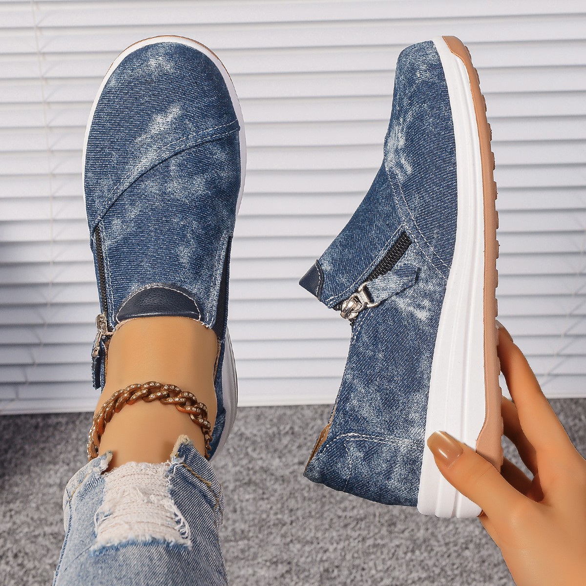 Denim casual work shoes, mom shoes, one-step lazy shoes, soft-soled shoes that don't get your feet tired, flat shoes, women's shoes full figure