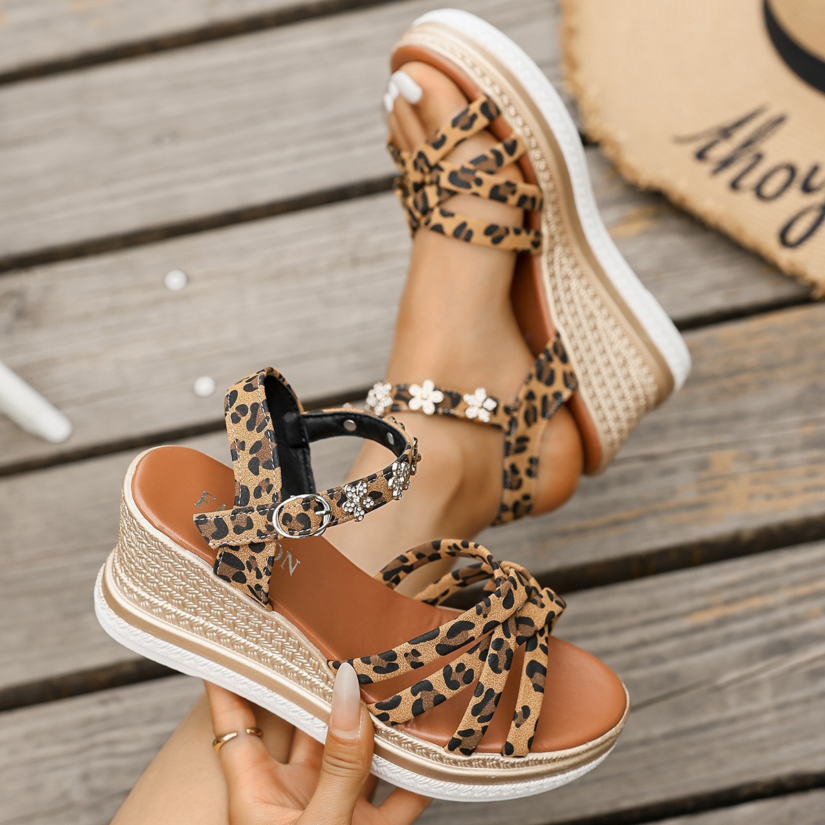 In the summer of 2025, new European and American style thick-soled fleece ankle buckle open-toe sandals for export, large-sized buckle sandals for women Specification drawing