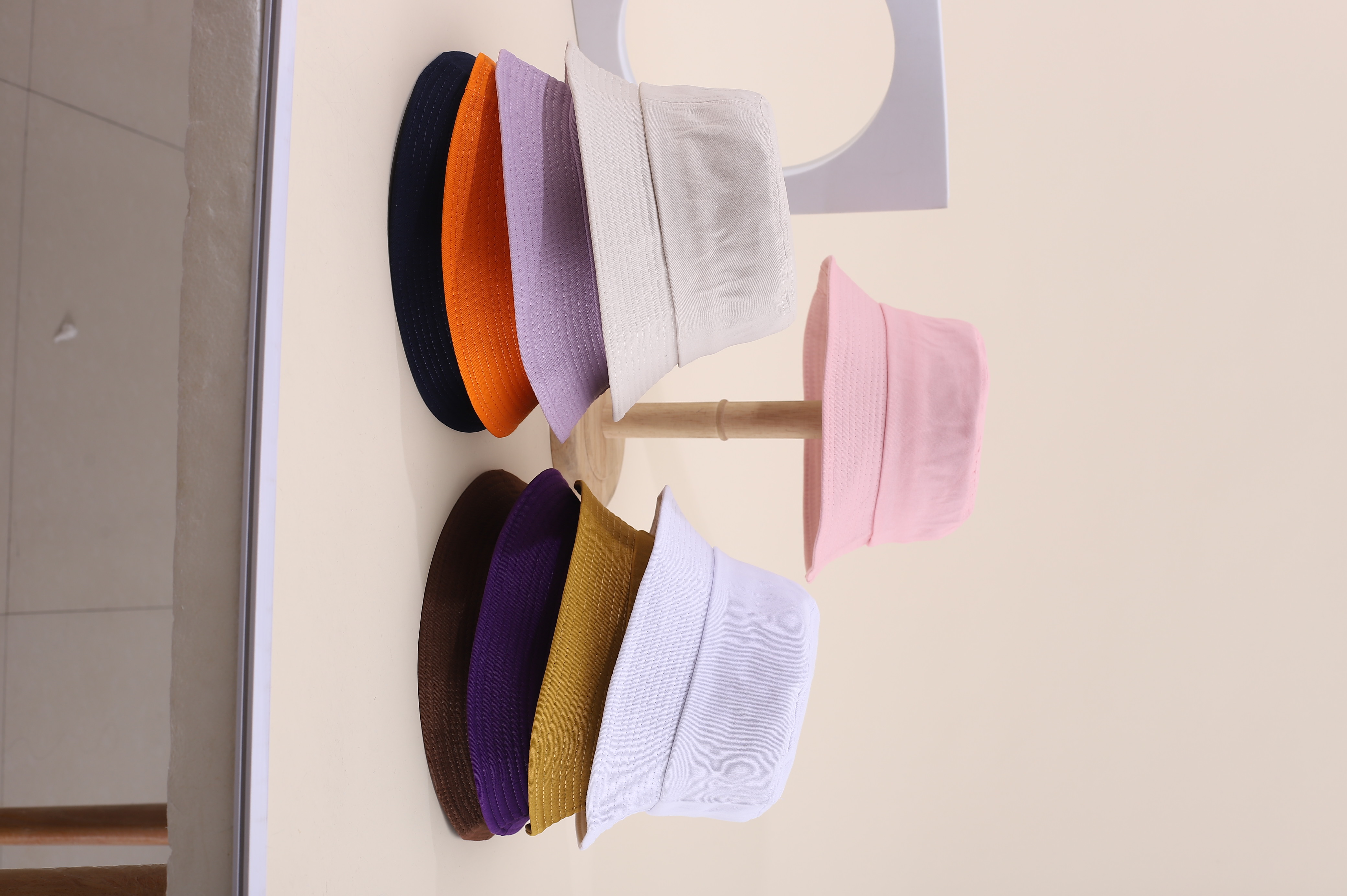 This is a popular Korean adult single-sided fisherman hat for spring and summer. It has a smooth board that can be DIY for sun protection and sun protection. It is simple, fashionable, versatile, foldable and easy to carry. It is suitable for both men and women. Both sizes are 58 head measurements full figure