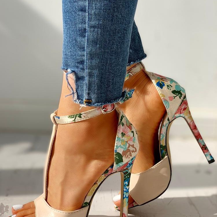 European and American summer high-heeled pointed-toe fashion shoes, women's catwalk slender high-heeled sandals, cross-border heel buckle sandals Specification drawing