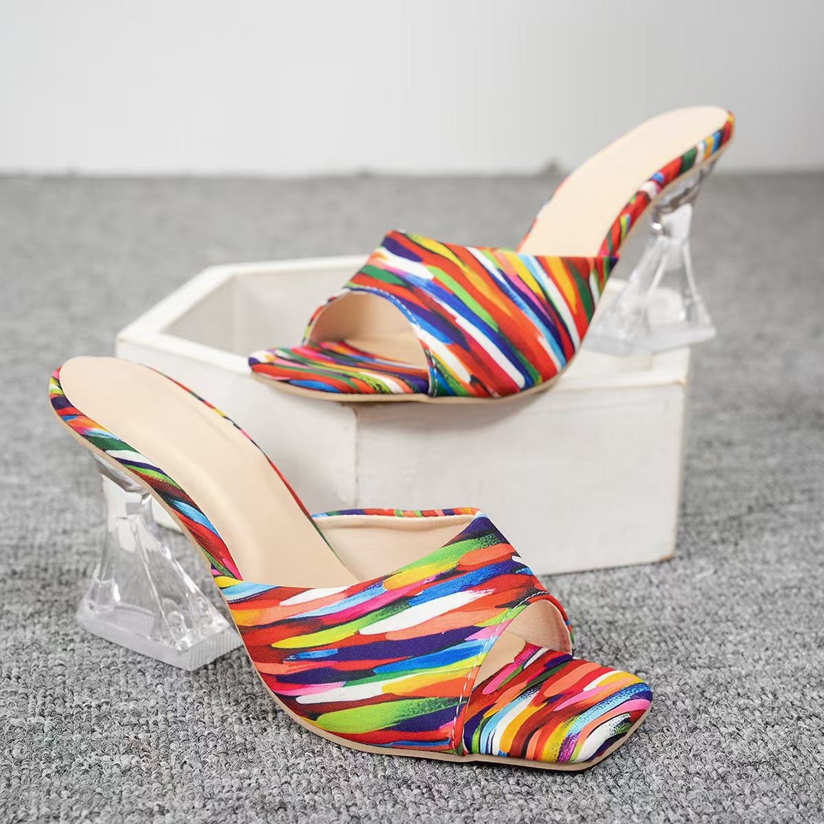 Summer new export large-sized women's high heels with European and American style colorful printed crystal and square-toed heels Application Scenario