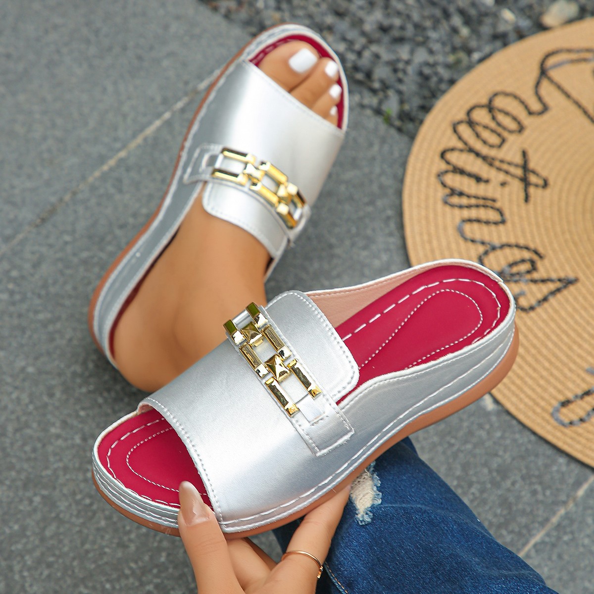 Wholesale of Roman-style fish-mouth beach sandals with metal chain decoration, large-sized summer new style wedge heel thick-soled slippers for export Specification drawing