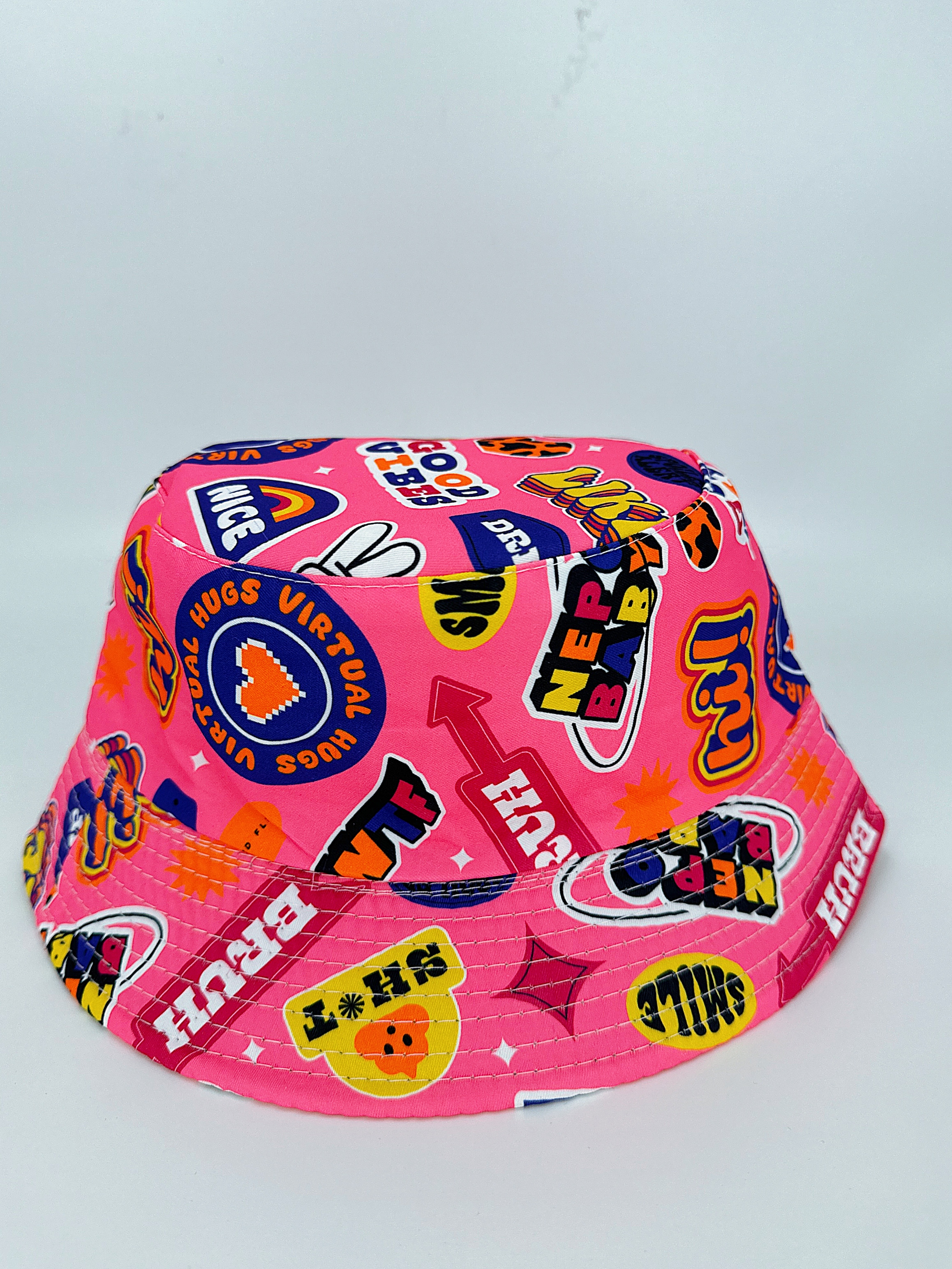 The new spring and summer collection of Biye features a variety of printed double-sided fisherman hats. They are cute, cartoon-like, versatile, and suitable for outdoor sun protection and sun protection. They are foldable and easy to carry. Both men and women are wearing 54CM fisherman hats with a dock circumference Application Scenario