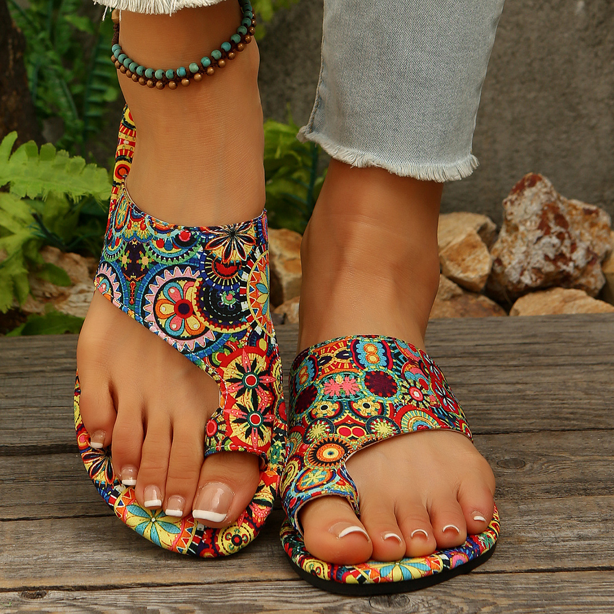 The new summer style of large-sized women's slippers for export in 2025, featuring flat and printed flip-toe Bohemian ethnic style, is a cool choice for women Specification drawing