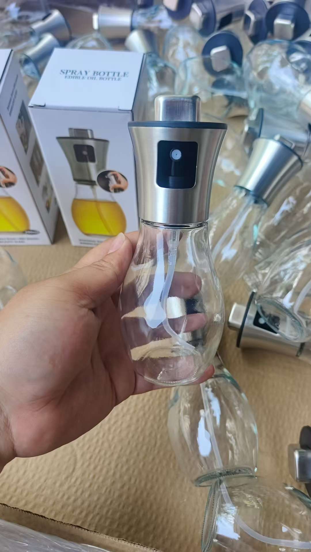 Household glass spray bottle, press-type spray oil pot, kitchen spray oil pot, stainless steel spray bottle, atomized spray oil pot, oil pot seasoning glass oil pot, oil pot seasoning bottle can, kitchen glass bottle details Picture