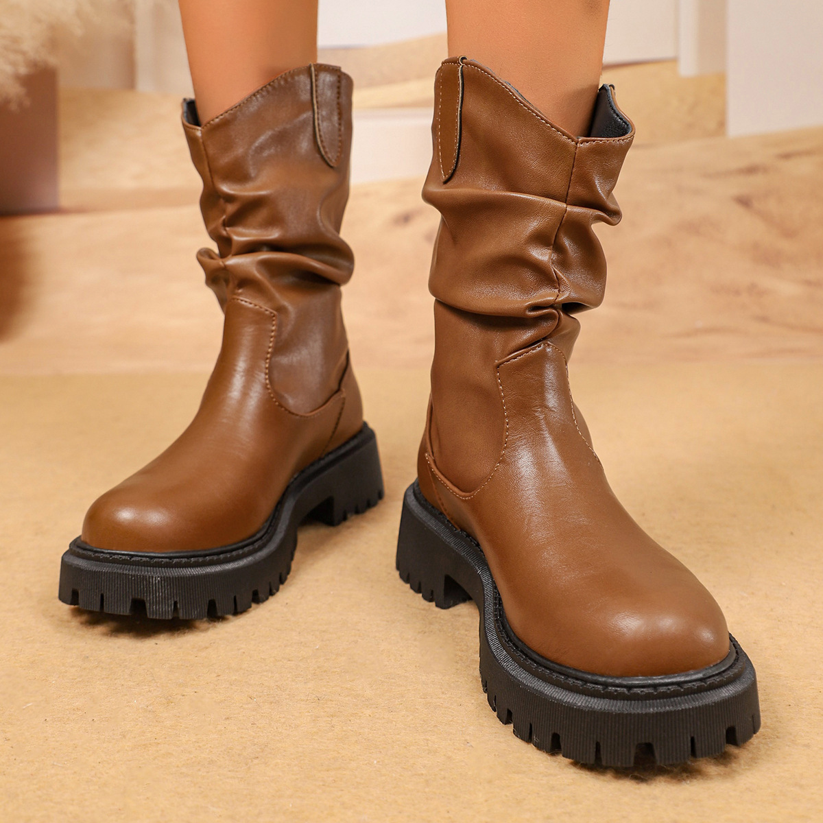 The 2025 autumn new cross-border trade large-sized Martens boots for women, featuring a combination of European and American styles, thick heels, medium heels and round toe fashion boots details Picture