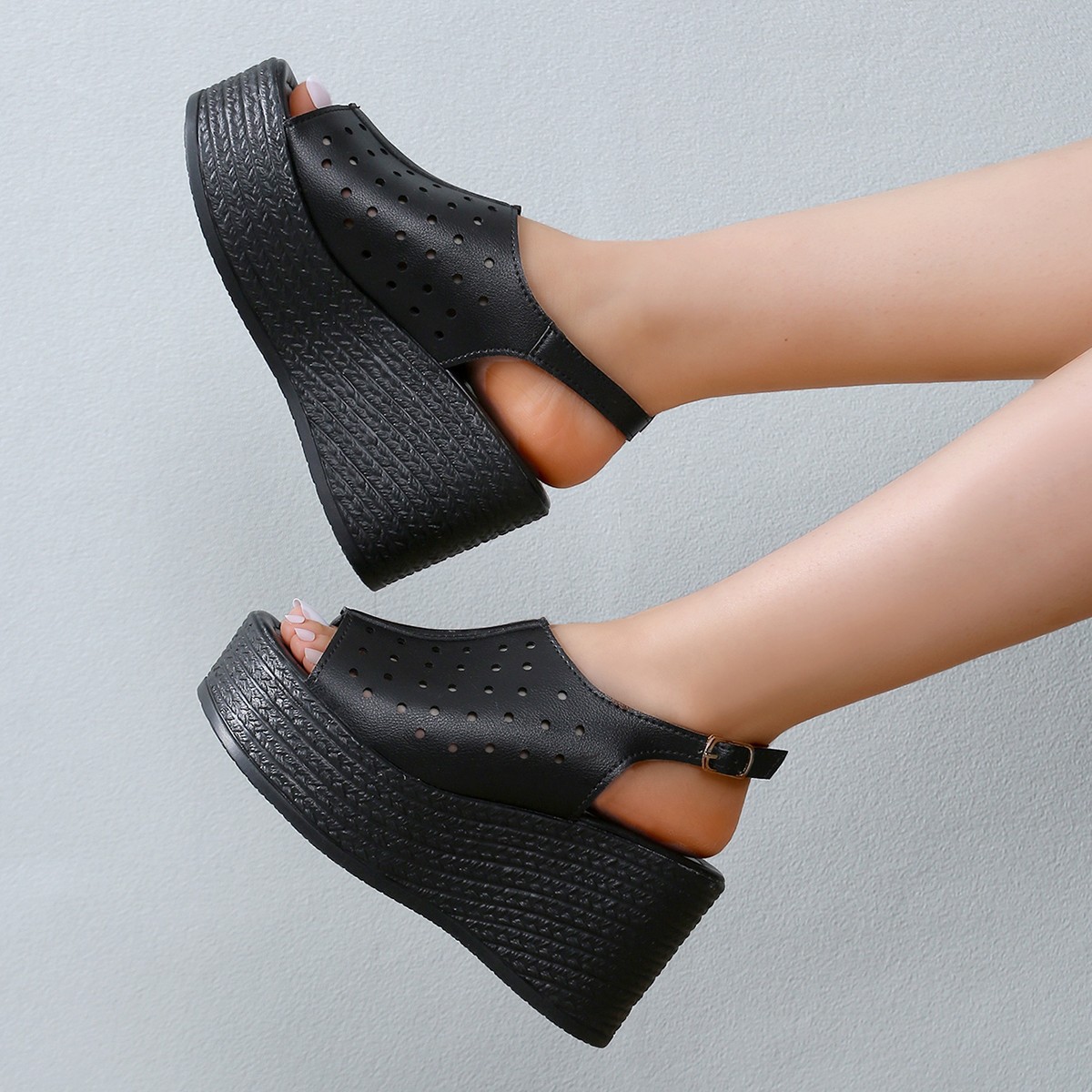 New summer fish-mouth hollowed-out buckle sandals for women in large-sized foreign trade women's shoes with thick soles, European and American feet details Picture