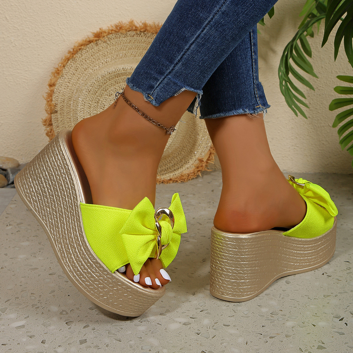 heels women's sandals 2025 Summer new export large-sized flip-flops, European and American round-toe bow high-heeled slippers for women Application Scenario