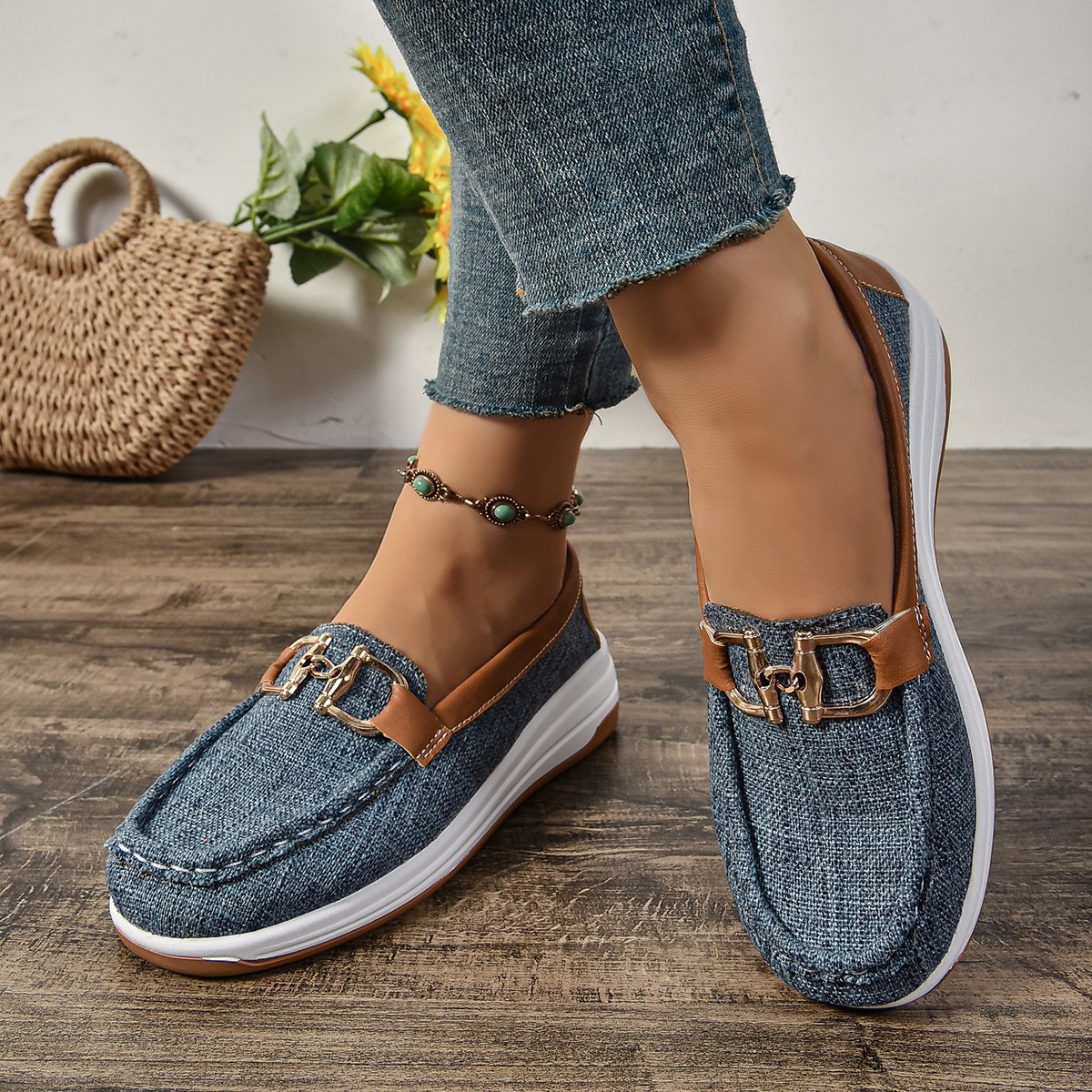 Women's casual single shoes for spring and autumn 2024, large-sized European and American export shoes, round-toed flat, one-foot Lofu shoes Application Scenario