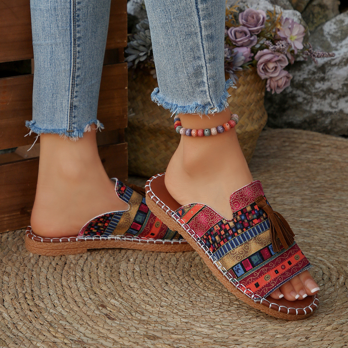 Ethnic style cross-border trade large-sized flat slippers for women 2025 summer new style European and American fringed beach shoes Application Scenario