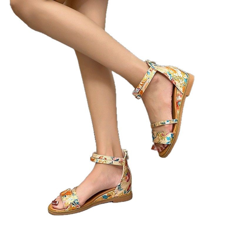 2025 New style of foreign trade flat Roman shoes for women, fashionable and casual sandals, vacation and travel printed beach shoes Item Picture