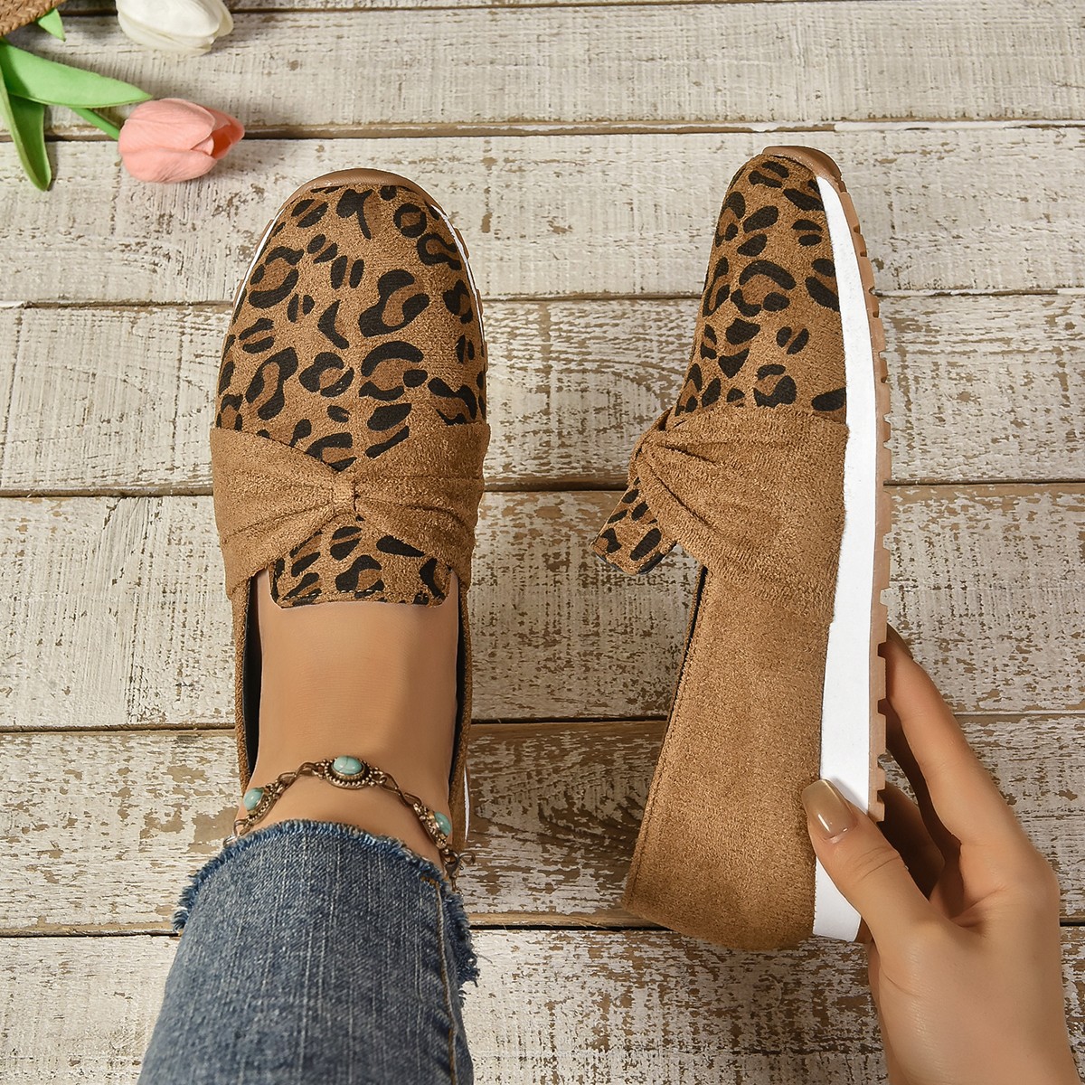 Cross-border large-sized pointed-toe low-heeled single-leg women's 2024 Spring and Autumn new breathable flat one-foot loafers details Picture