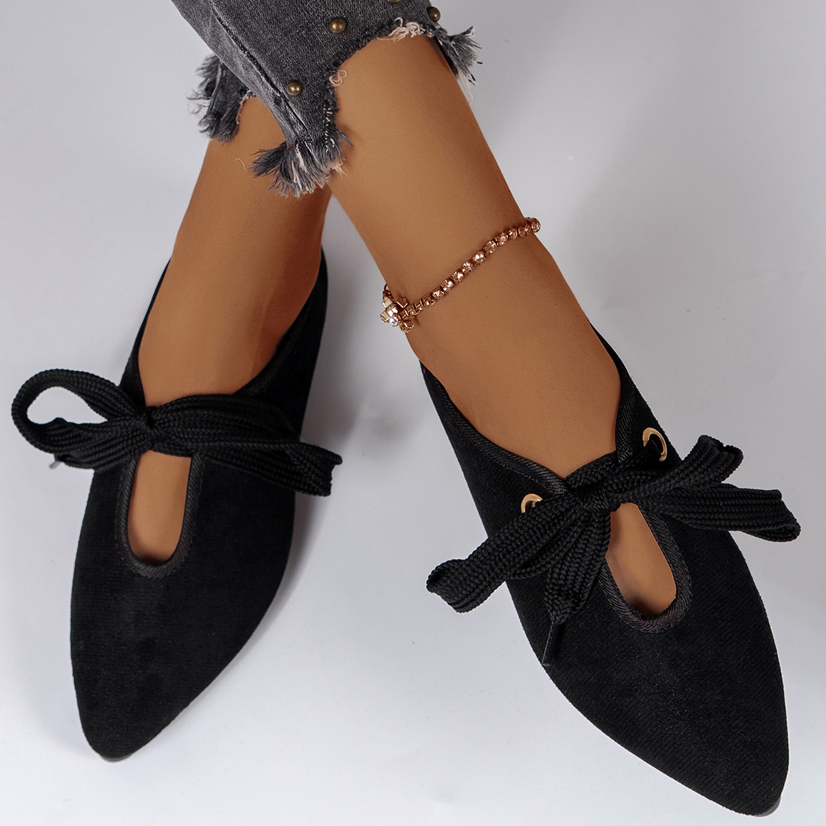 Simple chanel-style shallow-mouthed single shoes for women 2023 autumn new soft-soled bean shoes, French flat-heeled Mary Jane shoes details Picture