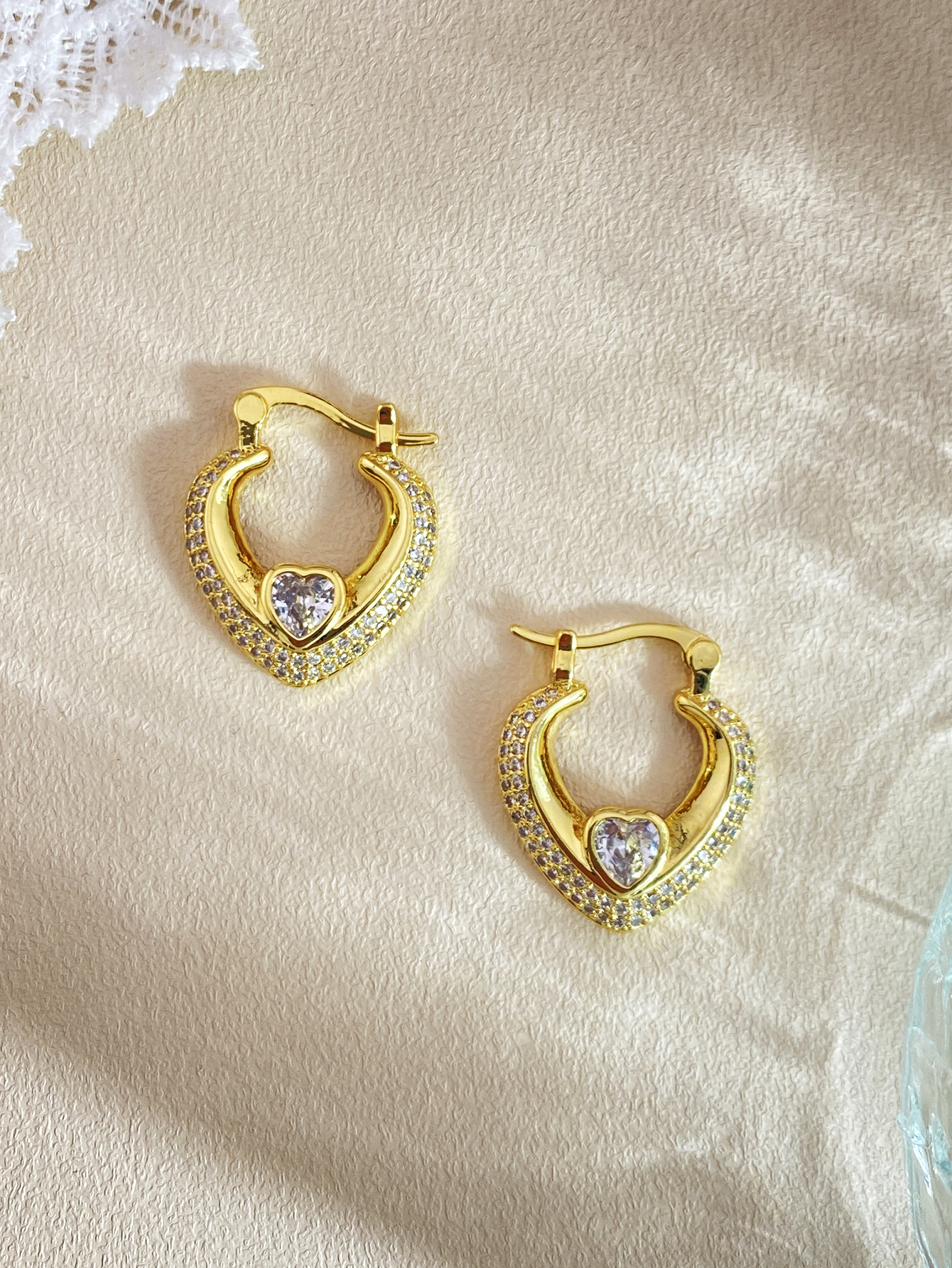 时尚轻奢铜镀18K金锆石爱心复古耳环女INS小众精致高级耳饰