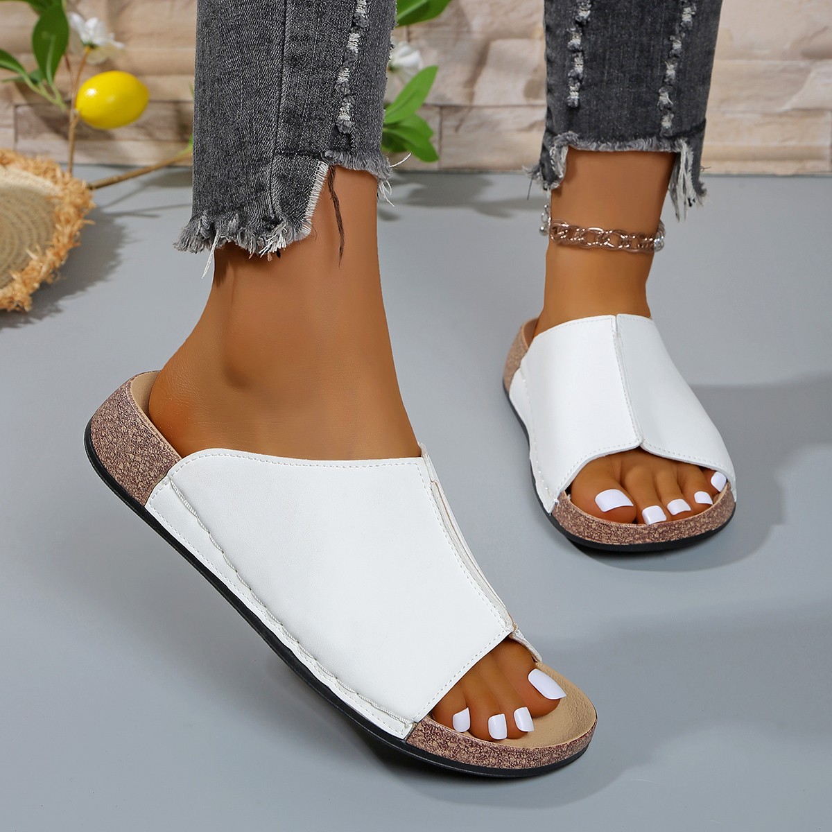 Comfortable wedge heel standing slippers for cross-border European and American trade women, simple and large-sized 2025 new style flip-flops for women full figure