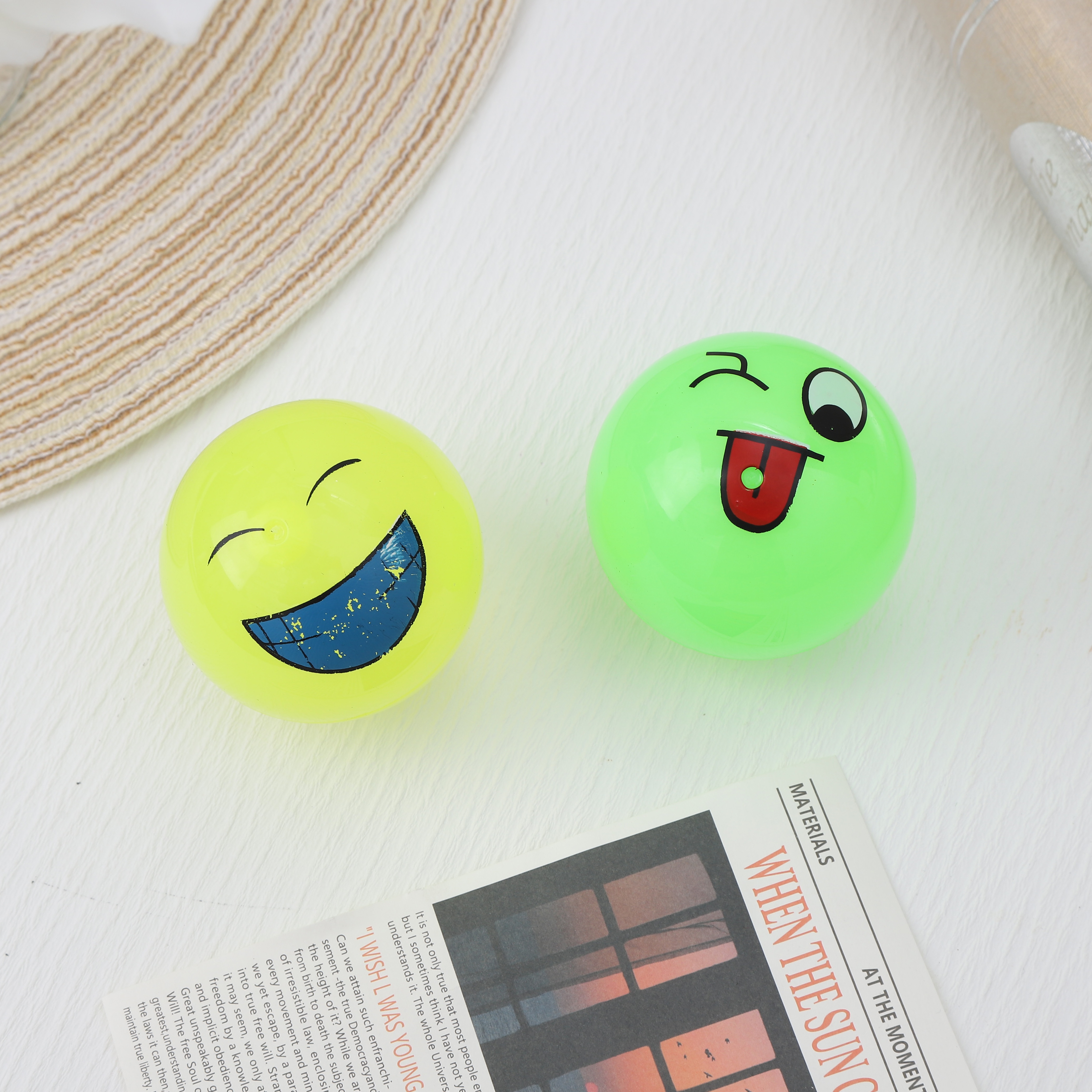 Circular smiling face expression single-hole pencil sharpener, circular pencil sharpener, wholesale of primary school student prizes and gifts, cartoon learning prizes