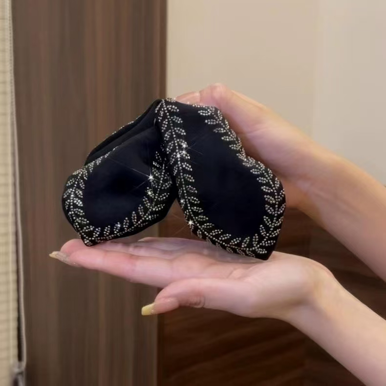 Full back of the head, wheat ear water diamond triangular grab hair clip, women's 2025 new light luxury style, high-end hair fabric hair clip in stock