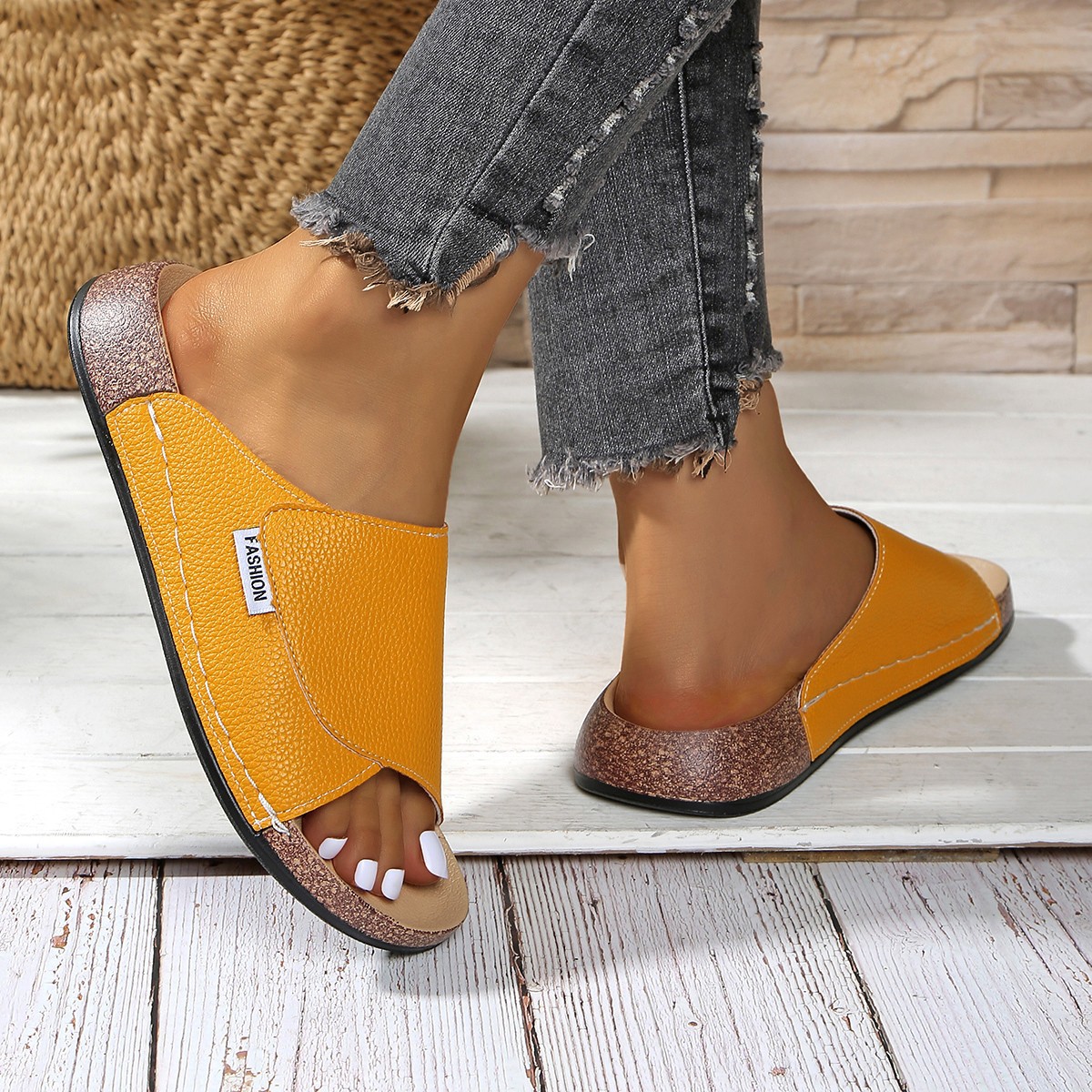 New summer 2025 foreign trade women's thick-soled slippers, cross-border large-sized one-line wide striped thick-soled fish-mouth slippers details Picture