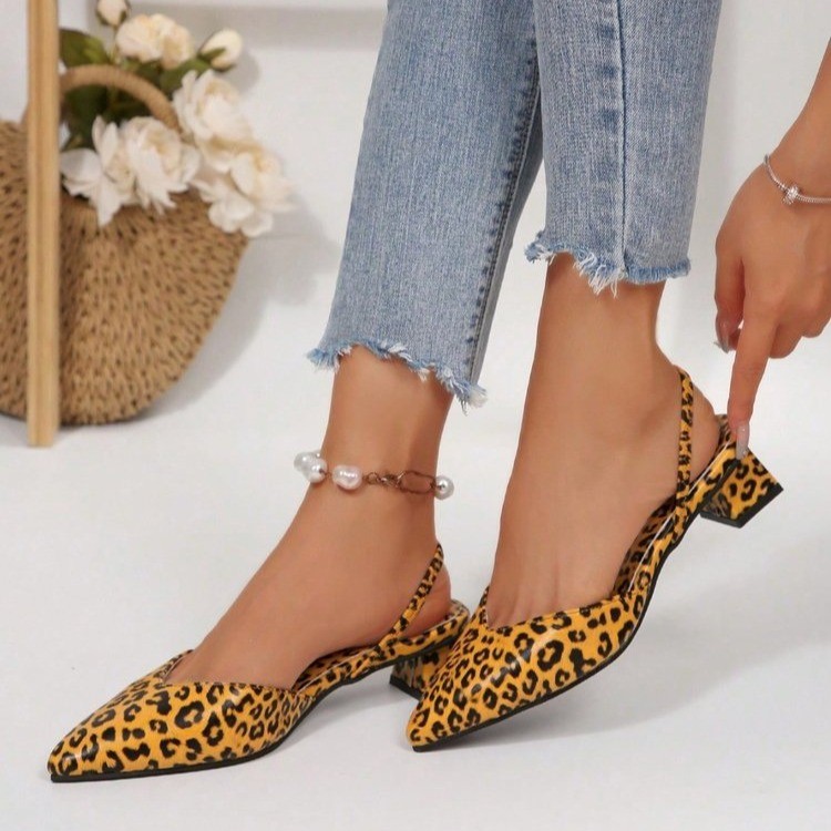 Suede leopard print pointed-toe high heels for women, Spring 2025 new style, paired with skirts, two-in-one chunky heel elegant headband sandals Application Scenario