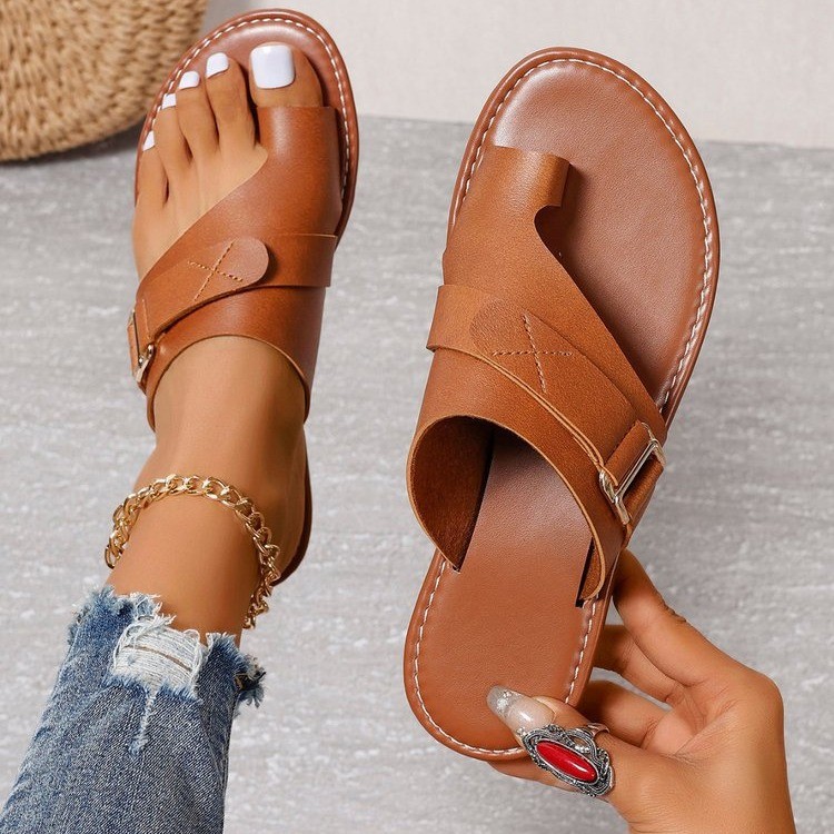 New large-sized women's flip-toe fashion flat and casual women's cool slippers for export from Europe and America in 2024 full figure