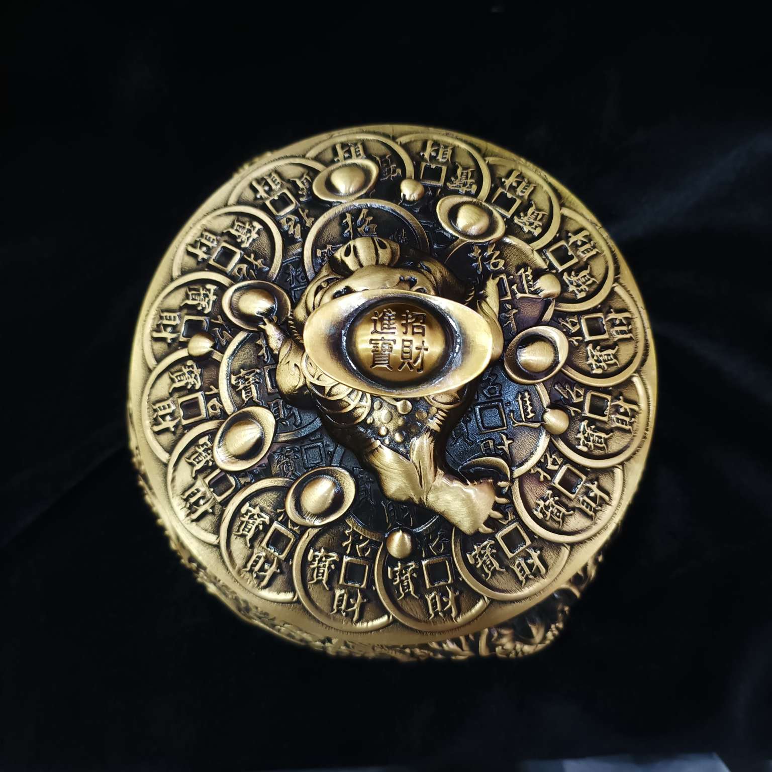 Zhonggong Craft Treasure Basin with copper lid and three-dimensional pattern money coin piggy Bank, a home living room table decoration detail image 3