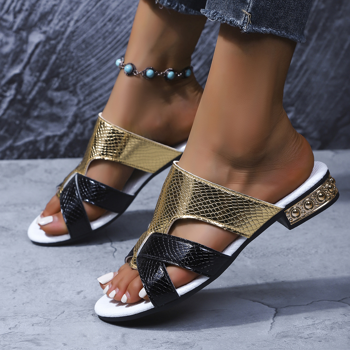 Amazon cross-border trade large-sized flat-bottomed square-toed one-piece slippers for women's outerwear with hollowed-out beach cooling slippers 43 details Picture