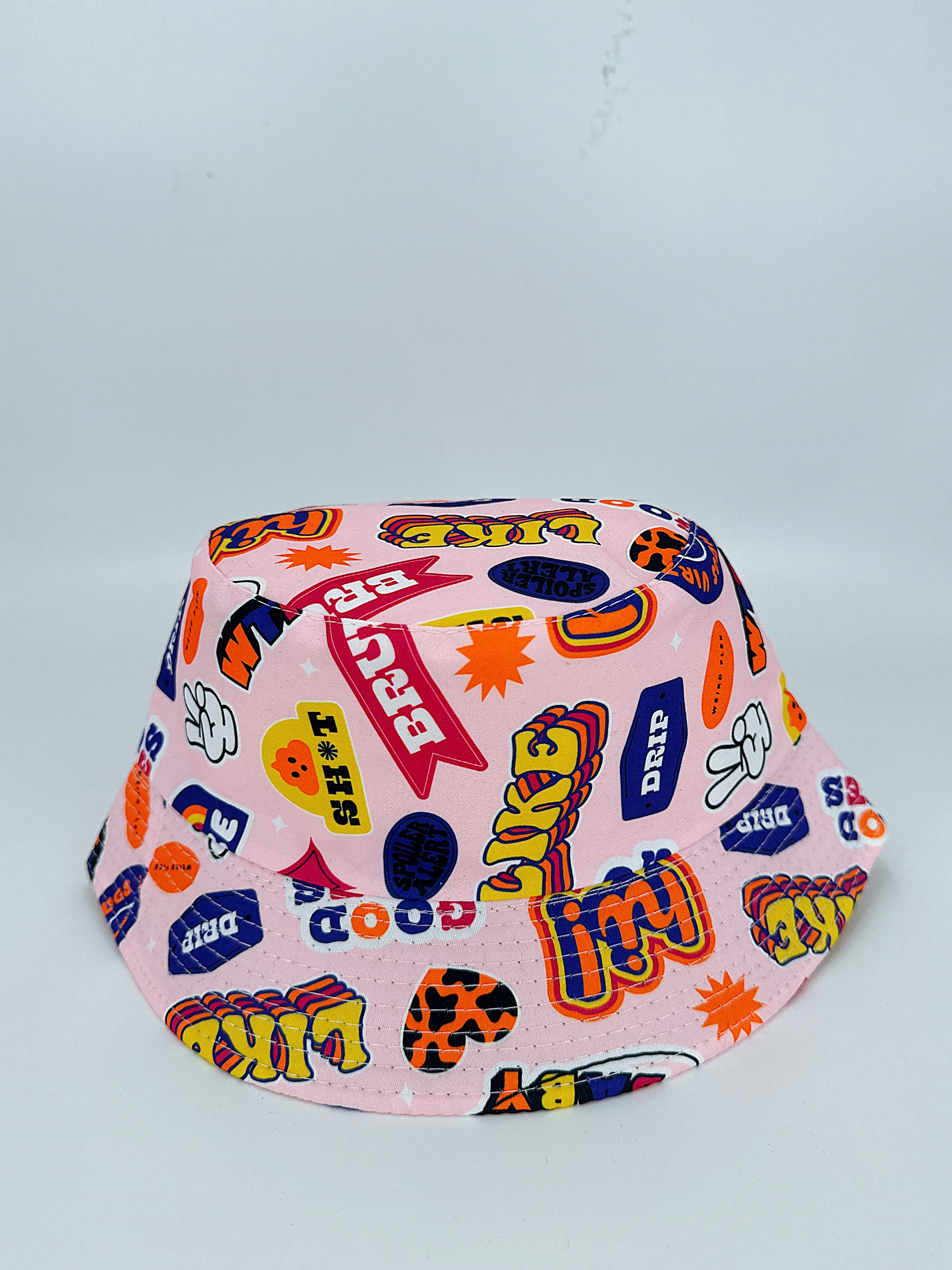 The new spring and summer collection of Biye features a variety of printed double-sided fisherman hats. They are cute, cartoon-like, versatile, and suitable for outdoor sun protection and sun protection. They are foldable and easy to carry. Both men and women are wearing 54CM fisherman hats with a dock circumference full figure