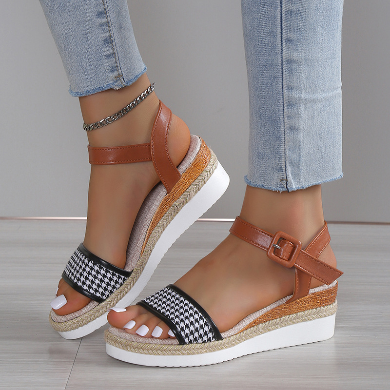 2024 Summer new export plus-size fashionable thick-soled wedge heel women's shoes, chanel-style fashion sandals, beach sandals for women Application Scenario