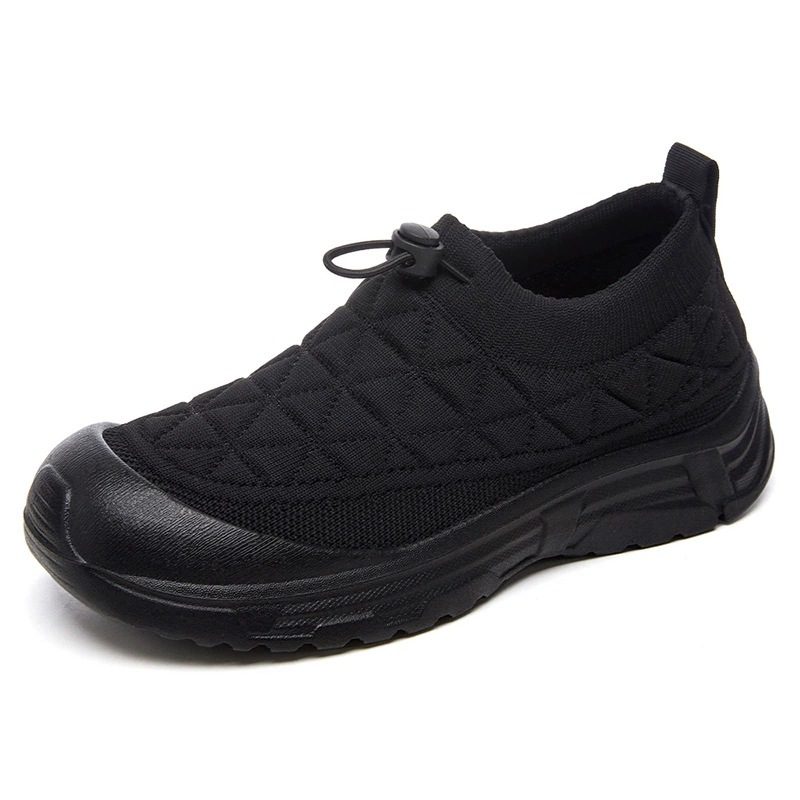 The new women's shoes for spring are soft-soled and not tiring to the feet. They are comfortable to wear with just one step. The old Beijing cloth shoes are fashionable single women's shoes Item Picture