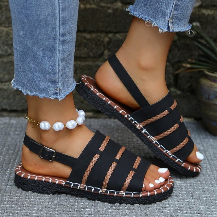 New large-sized women's sandals for cross-border trade, featuring flat woven and color-blocked designs, are lightweight and comfortable to wear with a one-shoulder buckle Application Scenario