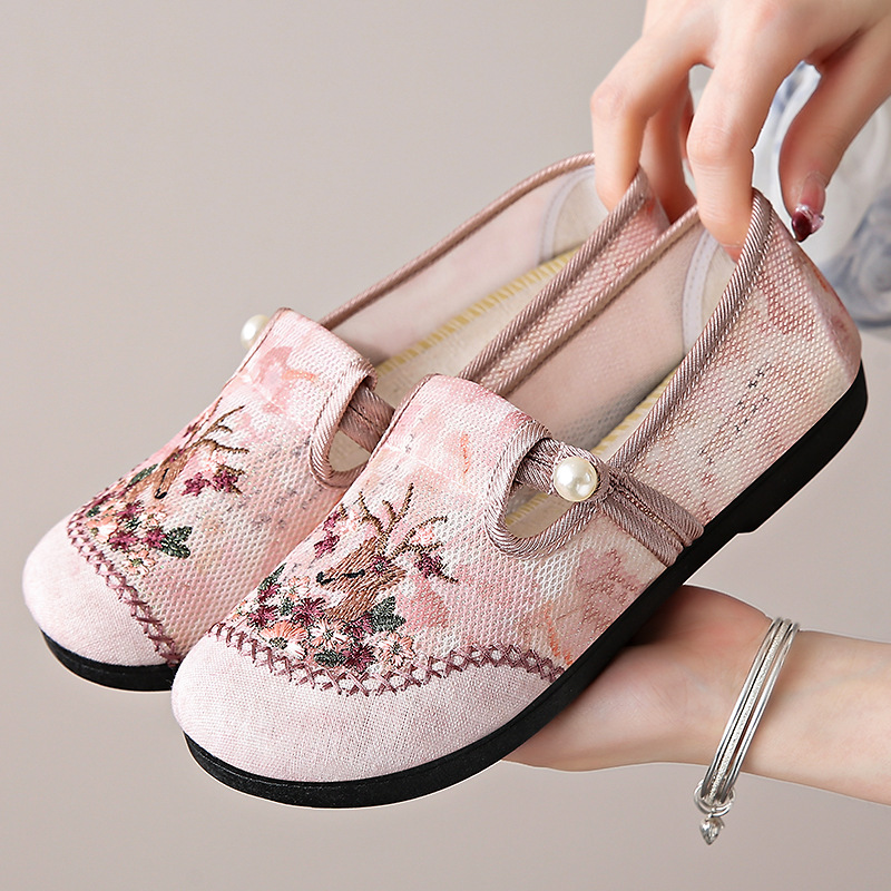 Women's shoes, Beijing cloth shoes, women's shoes with soft soles, not tiring to the feet, shoes for middle-aged and elderly mothers, embroidered shoes, flat, breathable single shoes details Picture