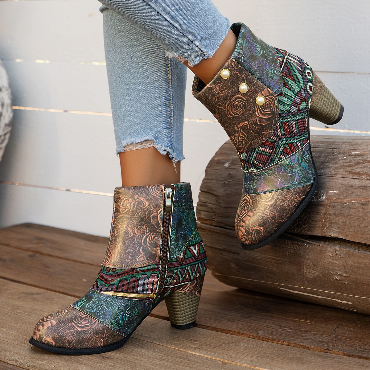 Autumn and winter ethnic style fashionable high-heeled women's boots, short-top fashion boots, side zipper retro women's leather boots in stock details Picture