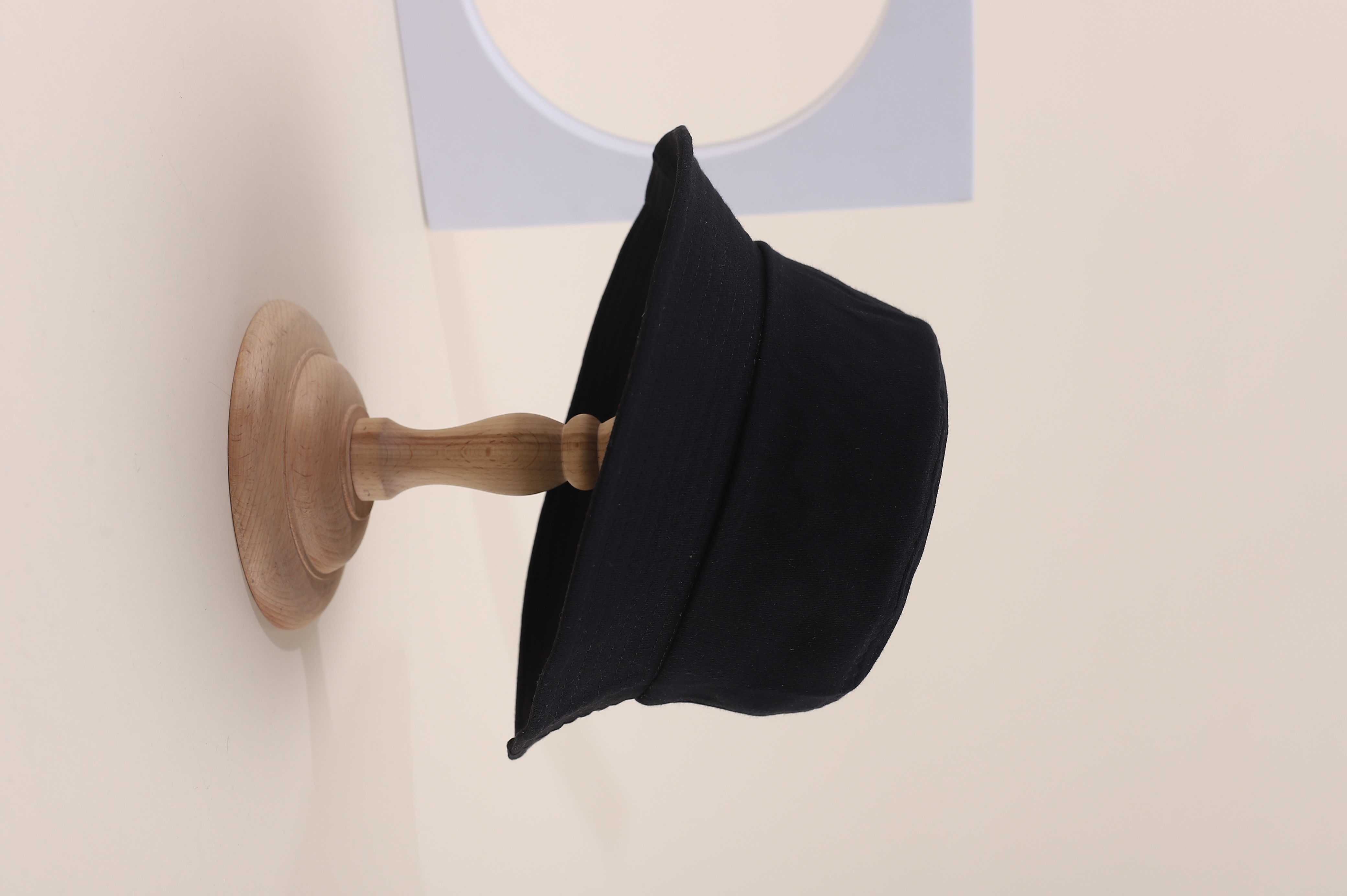 This is a popular Korean adult single-sided fisherman hat for spring and summer. It has a smooth board that can be DIY for sun protection and sun protection. It is simple, fashionable, versatile, foldable and easy to carry. It is suitable for both men and women. Both sizes are 58 head measurements. Application Scenario