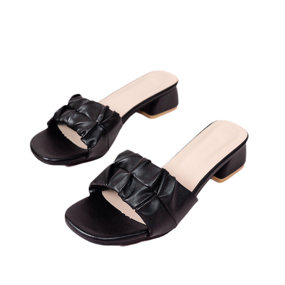 In 2025, the new summer style of women's sandals is a popular Korean-style pleated fashion with thick heels, featuring a fairy-like look paired with skirts and slippers Item Picture