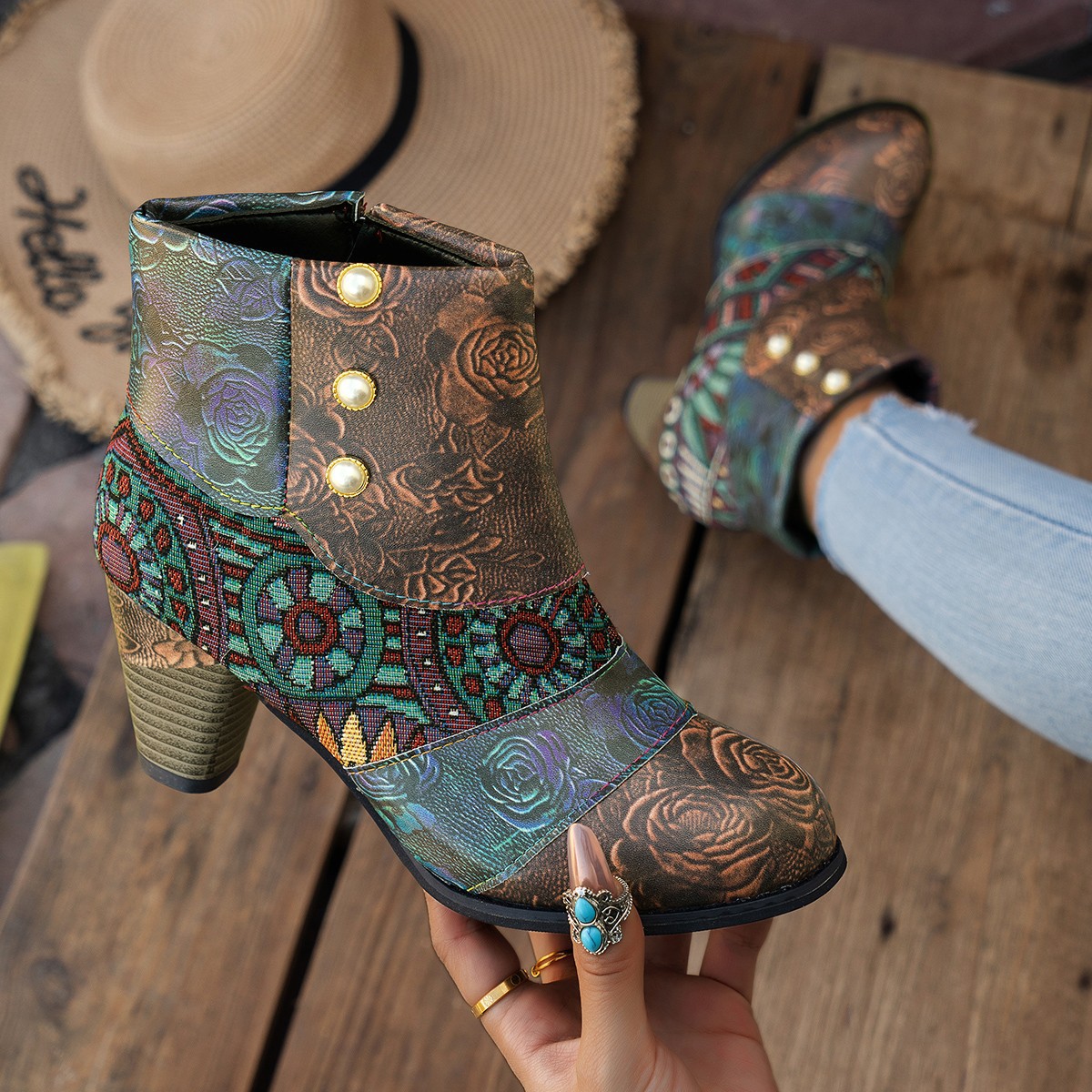 Autumn and winter ethnic style fashionable high-heeled women's boots, short-top fashion boots, side zipper retro women's leather boots in stock full figure