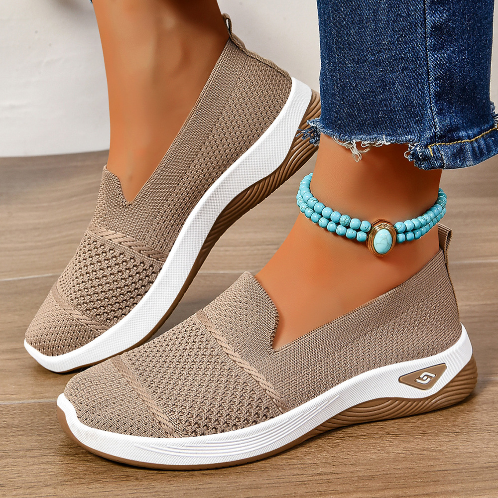 Women's cross-border TEMU women's shoes, old Beijing cloth shoes, middle-aged and elderly mothers' shoes, Feizhi breathable casual shoes Application Scenario