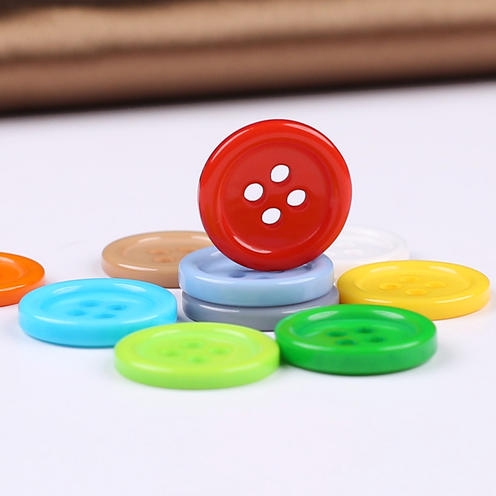 四眼彩色细边树脂纽扣童装衬衫圆形手缝扣细边四眼儿童纽扣装饰扣