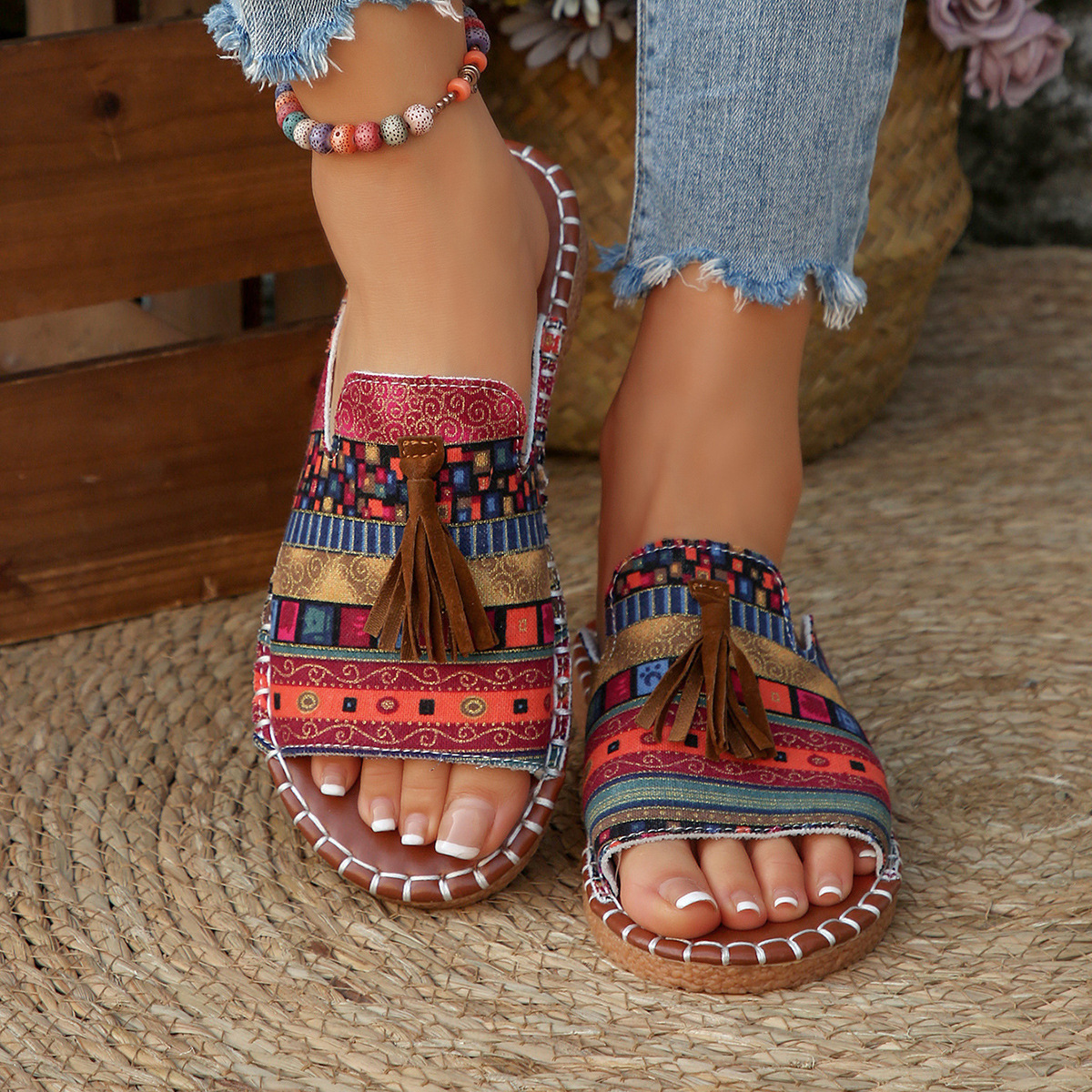 Ethnic style cross-border trade large-sized flat slippers for women 2025 summer new style European and American fringed beach shoes Specification drawing