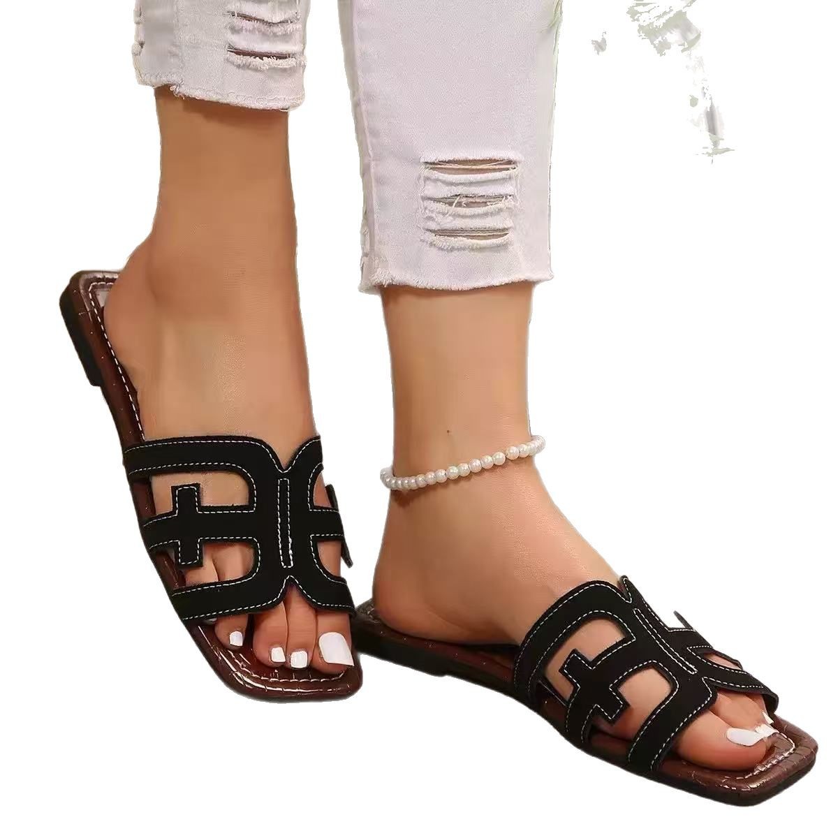 Summer 2025 new flat, anti-slip, hollowed-out beach shoes, one-piece casual flip-flops for women, large-sized flip-flops for women Item Picture