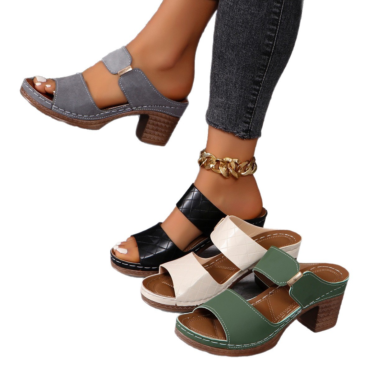 2025 Cross-border large-sized thick-heeled flip-flops for women, summer new style, export one-line fish-mouth flip-flops in stock wholesale Item Picture