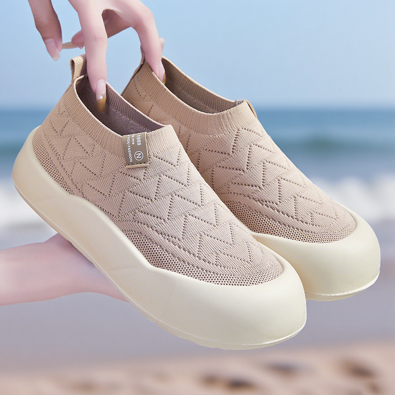 Women's shoes, casual shoes, versatile and fashionable women's single shoes, soft soles, comfortable nurse shoes, one-step mom shoes, breathable flying woven shoes full figure