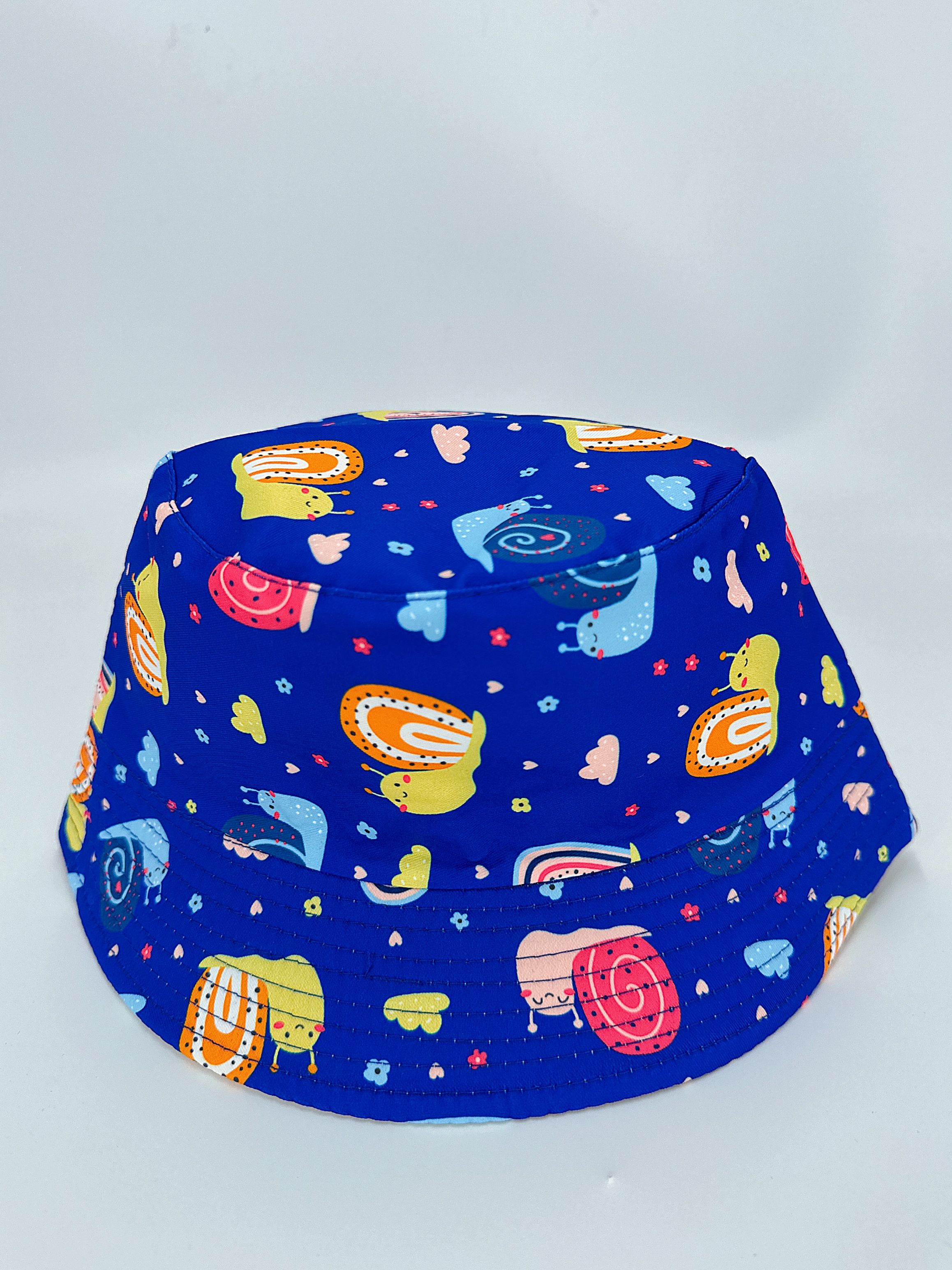 Spring and summer new cute snail-shaped fisherman's hat with multiple prints, double-sided wear, cute cartoon, versatile, outdoor sun protection, foldable, easy to carry, unisplendable, pier circumference 54CM fisherman's hat Application Scenario