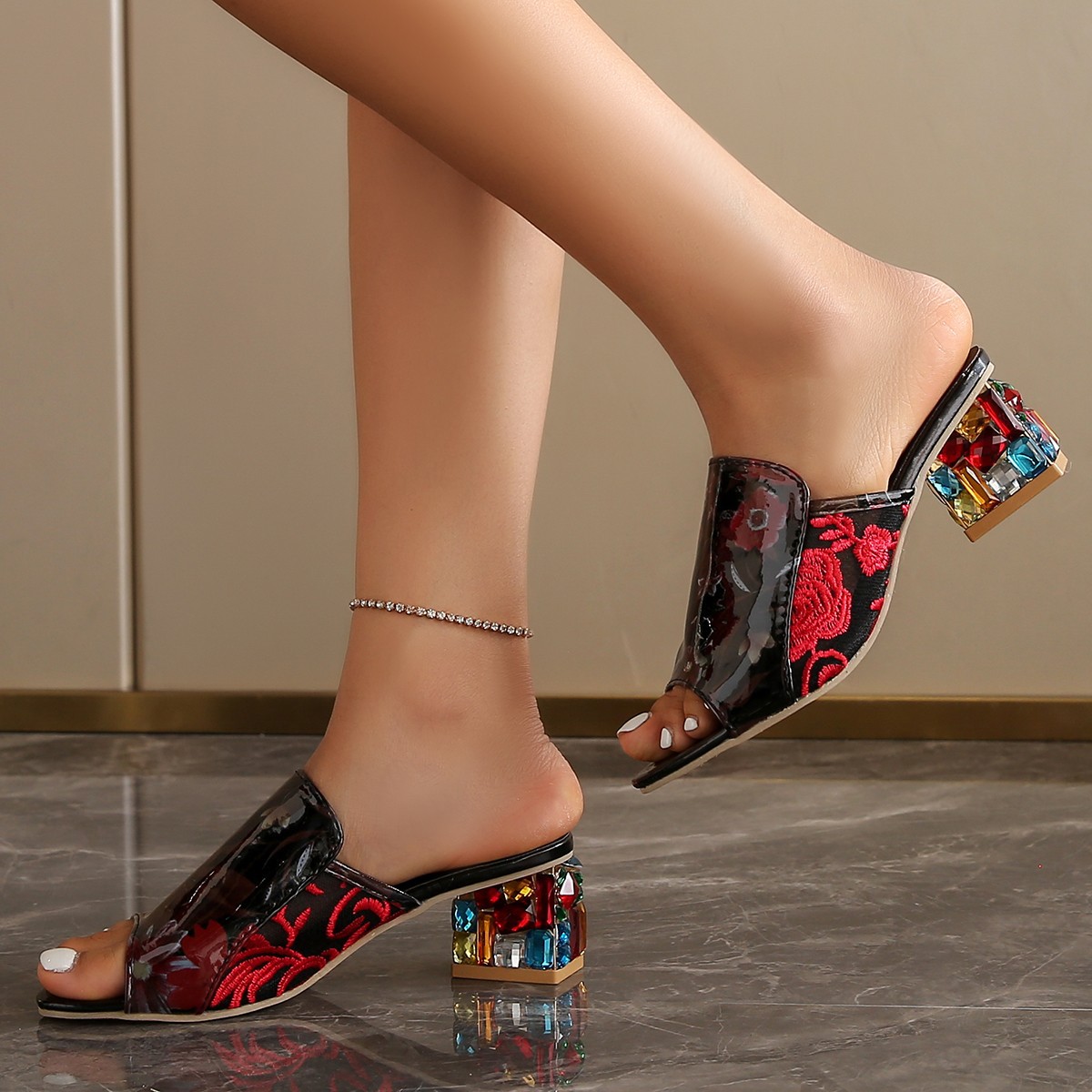 Cross-border flip-flops Women's 2023 Summer New style sexy pointed-toe, thin-strap, thin-heel, high-heeled banquet flip-flops full figure