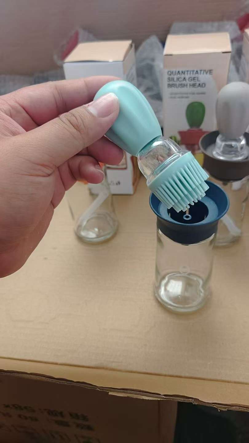Household glass spray bottle, press-type spray oil pot, kitchen spray oil pot, stainless steel spray bottle, atomized spray oil pot, oil pot seasoning glass oil pot, oil pot seasoning bottle can, kitchen glass bottle details Picture
