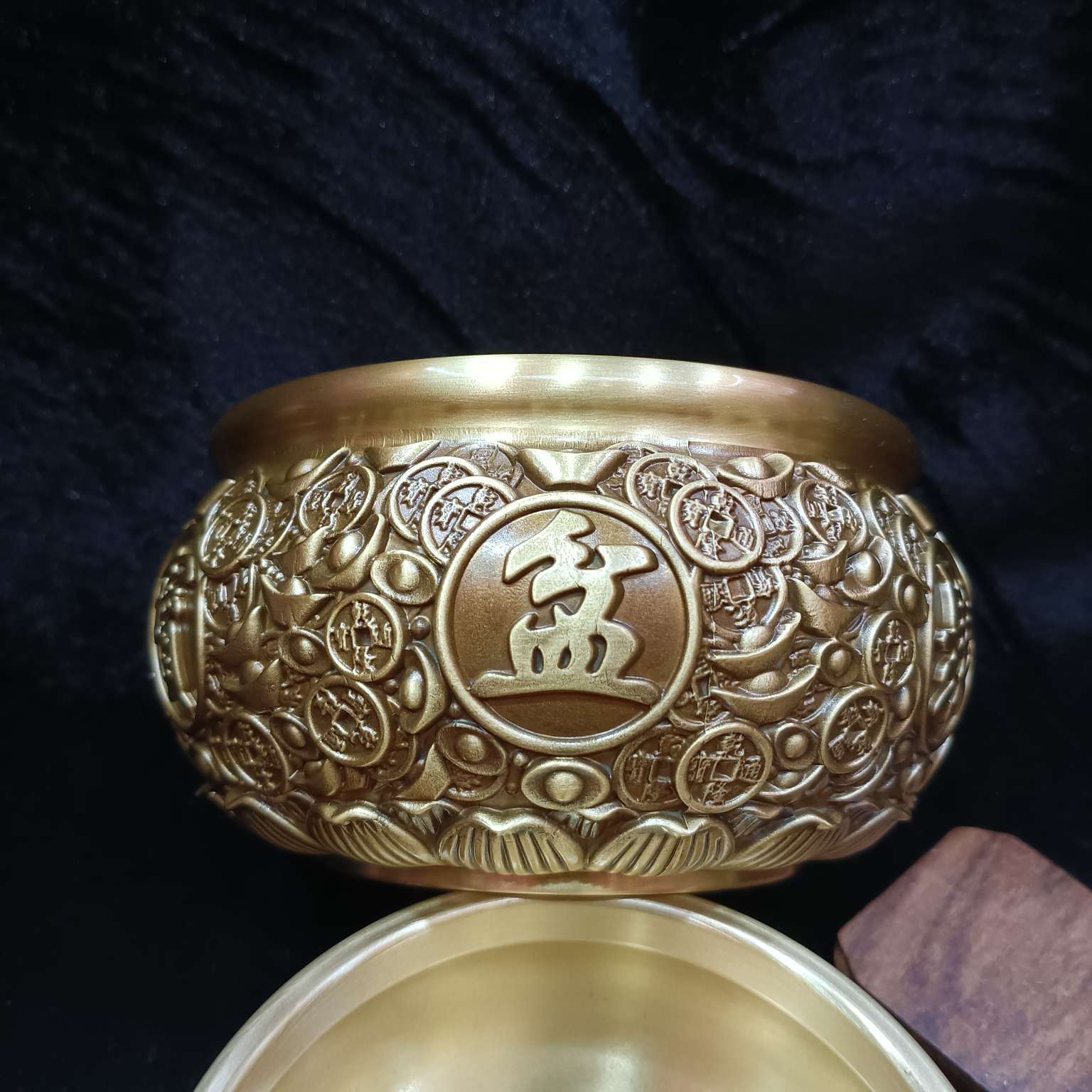 Zhonggong Craft copper Coin treasure Basin, money-attracting and wealth-gathering piggy bank, home living room desktop decoration Specification image
