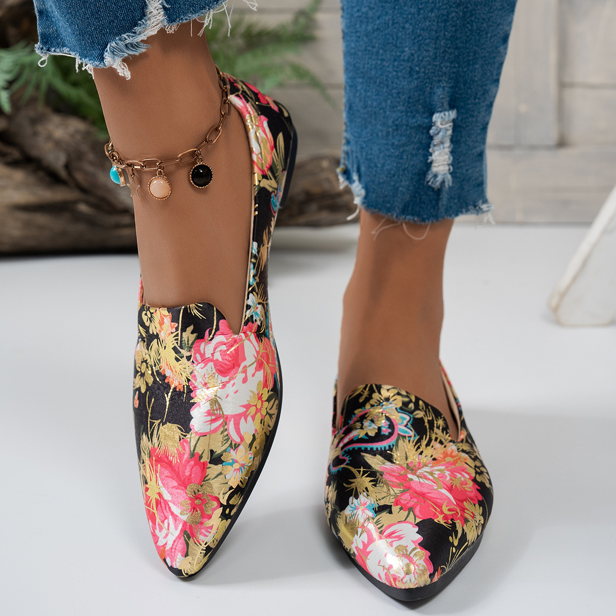 Cross-border trade large-sized single shoe women 2025 Spring and Autumn new casual flat pointed toe one-foot bean shoe women Application Scenario